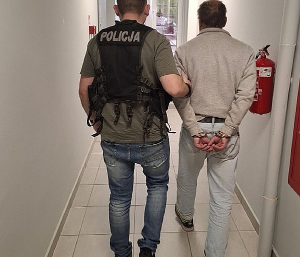 Pruszcz Gdański: 43-latek, który uszkodził figurę Matki Boskiej w rękach policji-18706