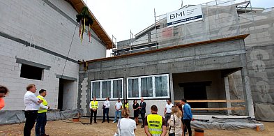 Gmina Trąbki Wielkie: Nowa szkoła coraz bliżej! Zawieszenie wiechy w Warczu-20021