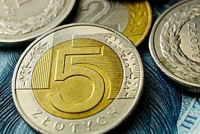Setki tysięcy Polaków otrzymały nowe świadczenie. Co z resztą?-20171
