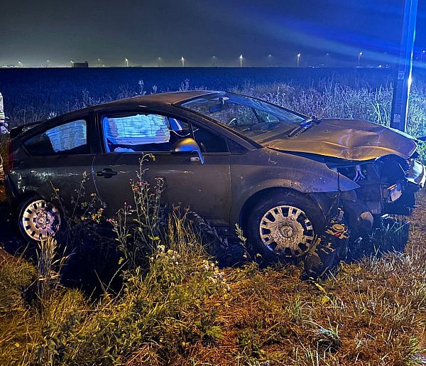 Gmina Pruszcz Gdański: Nocne dachowanie w Rusocinie-20188