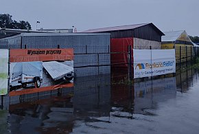 Pracowita noc strażaków. Woda zalała domy, garaże i drogi-20490