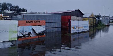 Pracowita noc strażaków. Woda zalała domy, garaże i drogi-20490