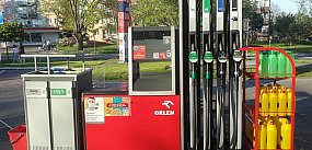 Tusk ogłosił decyzję ws. cen paliw. Rząd obniży...