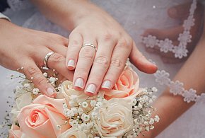 40 tys. zł za ślub i dziecko. PiS chce zachęcać do małżeństw i rodzicielstwa-22938