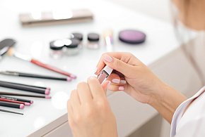 Nie używaj tych kosmetyków. GIS ostrzega przed produktami-23064