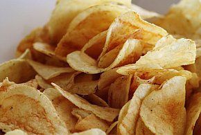 Podatek tłuszczowy uderzy w przekąski? Posłowie pokazują projekt-23344