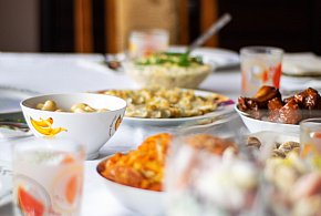 Polacy znów sięgną głębiej do kieszeni. Tyle wydają na świąteczne jedzenie-23425