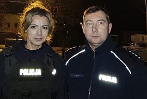 Kolbudy: 83-letnia kobieta ugrzęzła autem w lesie. Z pomocą przyszli policjanci-23430