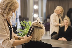 Jak szybko i wygodnie umówić się do fryzjera lub kosmetyczki w 2026 roku?-23842
