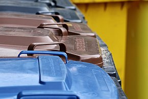 Fioletowe worki na odpady. Oto, co powinno tam trafiać-23987