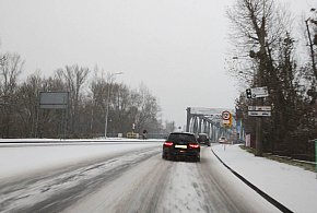 Poważne zagrożenie na drogach. Kierowcy często o tym zapominają-24143