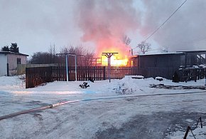 Gm. Pszczółki: Pożar garażu w Różynach
