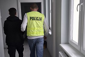 Pruszcz Gd.: 32-latek zatrzymany za jazdę bez uprawnień i niezapłacone grzywny