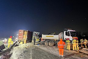 Nietrzeźwy kierowca ciężarówki i kierowca z zakazem – policja interweniuje na S6