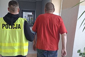 50-latek prowadził auto bez uprawnień i pod wpływem alkoholu. To nie wszystko