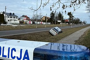 Nietrzeźwy kierowca wjechał do rowu w Różynach. Miał przy sobie narkotyki