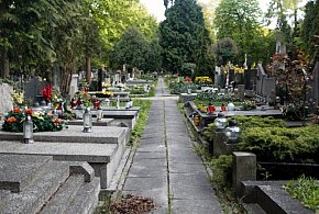 Hieny cmentarne w rękach policji. Okradli również pruszczański cmentarz