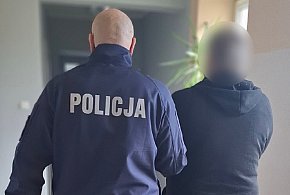 Nietrzeźwy kierowca z podrobionym prawem jazdy zatrzymany przez policję