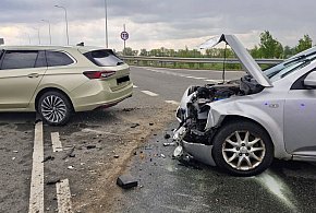 Kolizja dwóch samochodów w Cedrach Małych