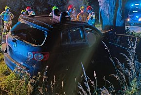 Nie żyje nauczyciel SP w Kowalach. Wjechał w drzewo