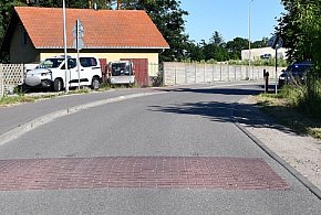 Jechały razem na hulajnodze. Nastolatka z obrażeniami głowy trafiła do szpitala