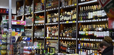 To codzienność wielu Polaków. Nowe dane o alkoholu niepokoją-24076