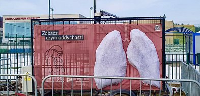 „Smogowe płuca” monitorują jakość powietrza przy szkole w Kolbudach