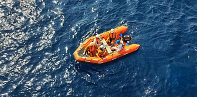 Co to jest EPIRB? Jak działa radiopława ratunkowa?