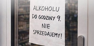 Od reklam po stacje benzynowe – Polska 2050 chce walczyć z nadmiernym piciem