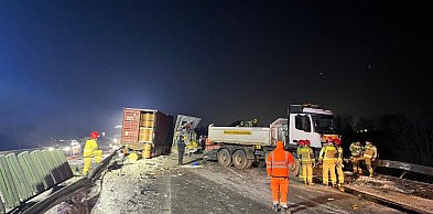 Nietrzeźwy kierowca ciężarówki i kierowca z zakazem – policja interweniuje na S6