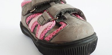 Jak wybrać idealne sandałki dla dziecka na lato?