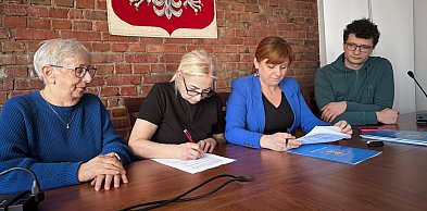 Suchy Dąb: Gmina wspiera lokalne inicjatywy. Umowy z organizacjami pozarządowymi