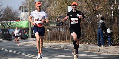 Biegacze opanowali ulice Pruszcza Gdańskiego. Pobiegli w półmaratonie i \"piątce\"