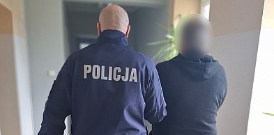 Nietrzeźwy kierowca z podrobionym prawem jazdy zatrzymany przez policję
