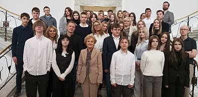 Lekcja demokracji w praktyce – młodzież z powiatu gdańskiego Sejmie