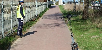 Kolbudy: Bąkowo - wypadek nastolatek na hulajnodze. Jedna osoba w szpitalu