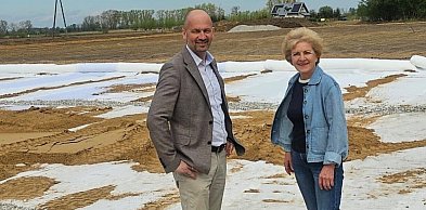 O inwestycjach i bezpieczeństwie Żuław. Wizyta posłanki Kołodziejczak  w Cedrach