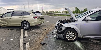 Kolizja dwóch samochodów w Cedrach Małych