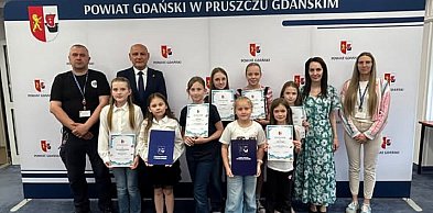 Powiat Gdański: Poznaliśmy laureatów konkursu plastycznego „Bezpieczne Wakacje”