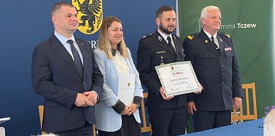 Nowa odzież ochronna dla strażaków z Cedrów Wielkich i Koszwał