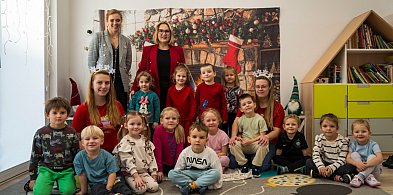 Gmina Pruszcz Gdański: Najmłodsi mieszkańcy wprowadzili święta do urzędu gminy-23454