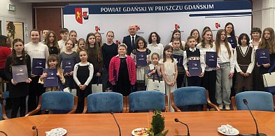 Oni stworzyli najpiękniejsze "Powiatowe Kartki Świąteczne"-23499