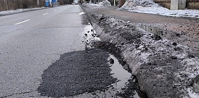 Pruszcz Gdański: Miasto zabezpiecza drogi po zimie – ruszyły prace interwencyjne