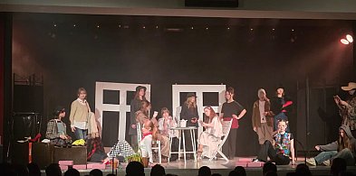 Teatralny wieczór w gminie Kolbudy. Brawa młodych aktorów!