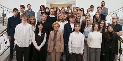 Lekcja demokracji w praktyce – młodzież z powiatu gdańskiego Sejmie