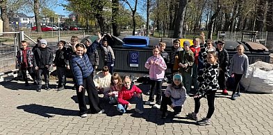 Pruszcz Gdański: Ekologiczna akcja „Jedynki”. Uczniowie ruszyli sprzątać miasto