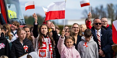 Gm. Pruszcz Gdański: Uczniowie z Przejazdowa uczcili rocznicę Konstytucji 3 Maja
