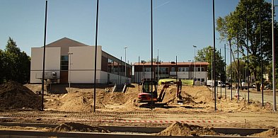 Gm. Trąbki Wielkie: Rozbudowa szkoły specjalnej w Warczu coraz bliżej końca
