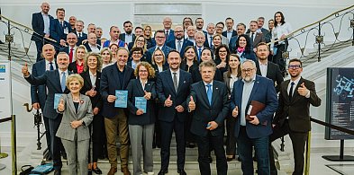 Wspólny bilet, czystsze powietrze i unijne fundusze. 10 czerwca Senat zajmie się..