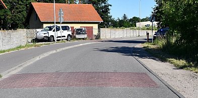 Jechały razem na hulajnodze. Nastolatka z obrażeniami głowy trafiła do szpitala